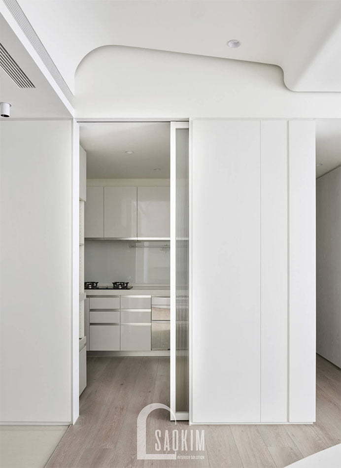 Không gian phòng bếp tối giản, hiện đại tạo cảm giác sạch sẽ, thoáng mát